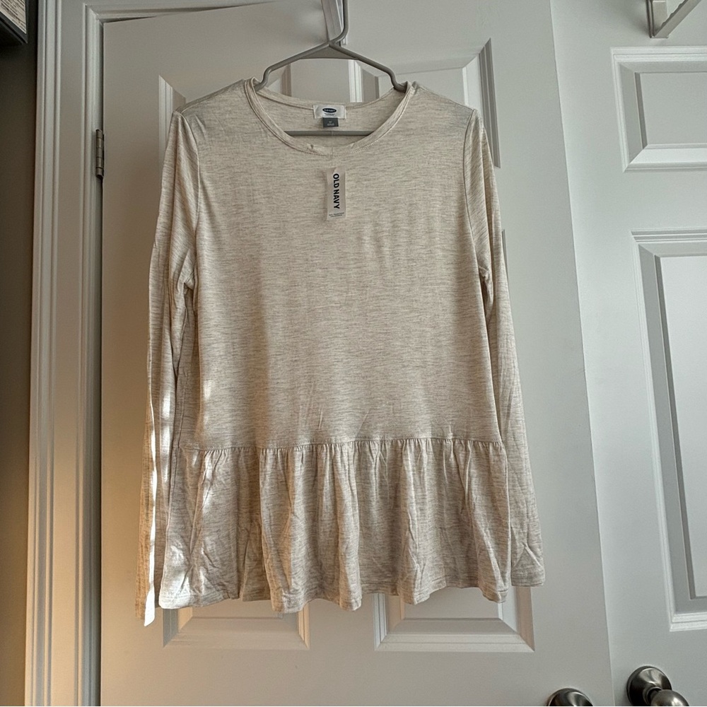 Old navy oatmeal tee size M
